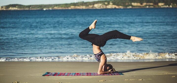 yoga al aire libre para bajar de peso